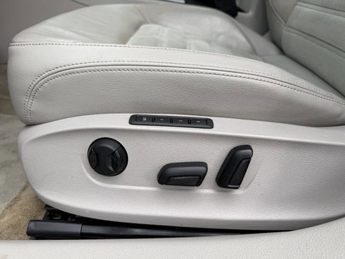 Used 2015 Volkswagen Passat TDI SEL Premium image 19