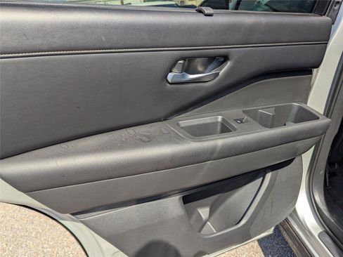 Used 2023 Nissan Pathfinder SL image 15