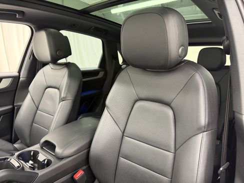 Certified 2025 Porsche Cayenne image 33