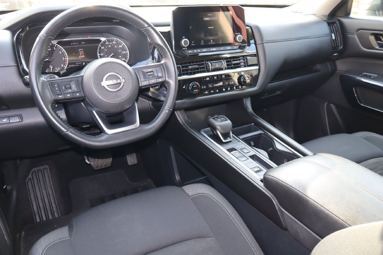 Used 2025 Nissan Pathfinder SV FWD image 4