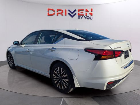 Used 2023 Nissan Altima 2.5 SV image 3