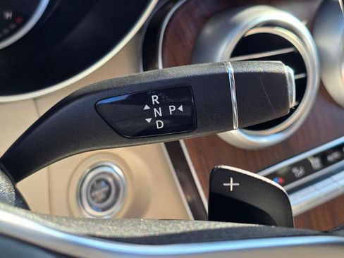 Used 2022 Mercedes-Benz GLC 300 4MATIC image 16