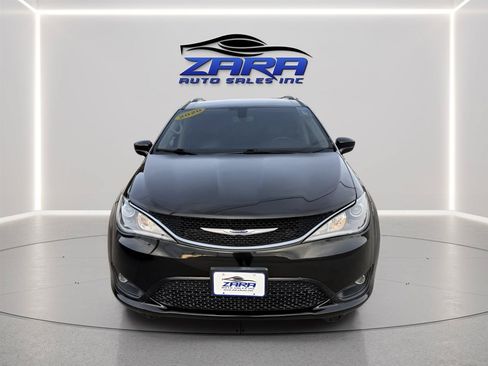 Used 2020 Chrysler Pacifica Touring-L FWD image 9