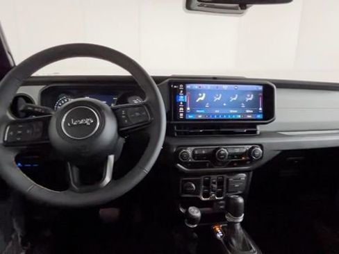 Used 2024 Jeep Wrangler Unlimited w/ Convenience Group AWD/4WD image 17