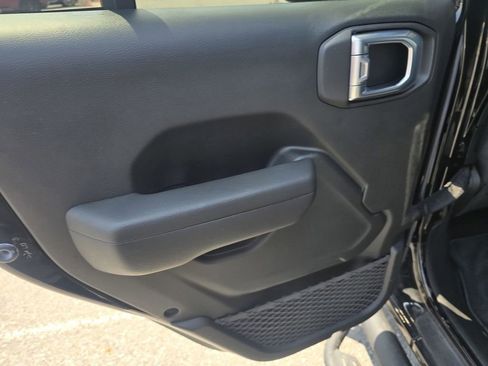 Used 2022 Jeep Wrangler Unlimited Rubicon AWD/4WD image 13