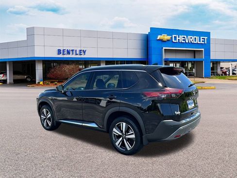 Used 2023 Nissan Rogue SL w/ SL Premium Package image 3