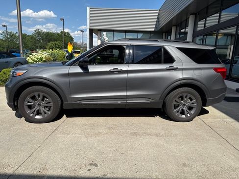 Used 2022 Ford Explorer XLT w/ Equipment Group 202A AWD/4WD image 7
