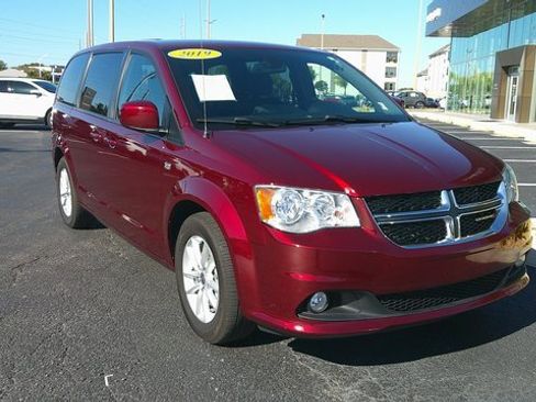Used 2019 Dodge Grand Caravan SE image 1