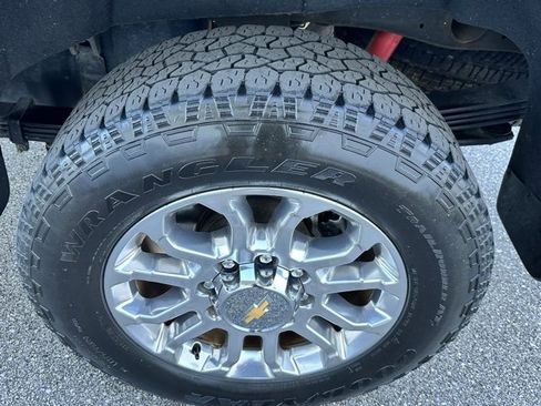 Used 2024 Chevrolet Silverado 2500 LTZ w/ LTZ Convenience Package image 23