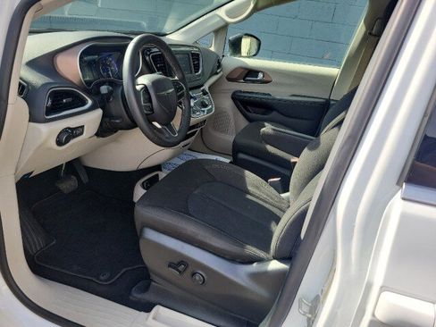 Used 2024 Chrysler Voyager LX FWD image 11