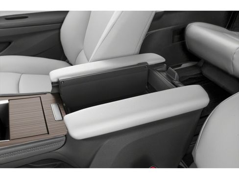 Used 2024 Toyota Sienna XLE FWD image 12