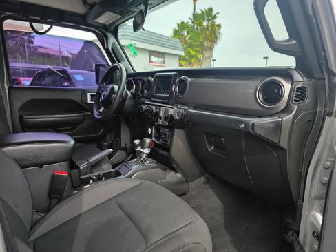 Used 2022 Jeep Gladiator Sport image 26