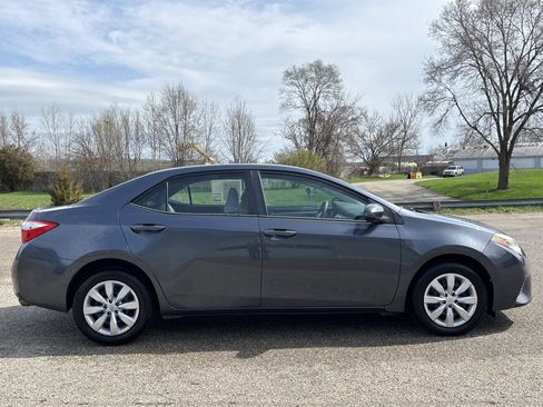 Used 2015 Toyota Corolla LE FWD image 2