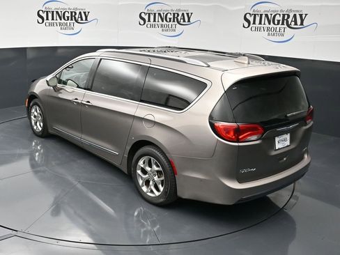 Used 2017 Chrysler Pacifica Limited w/ UConnect Theater Package image 13