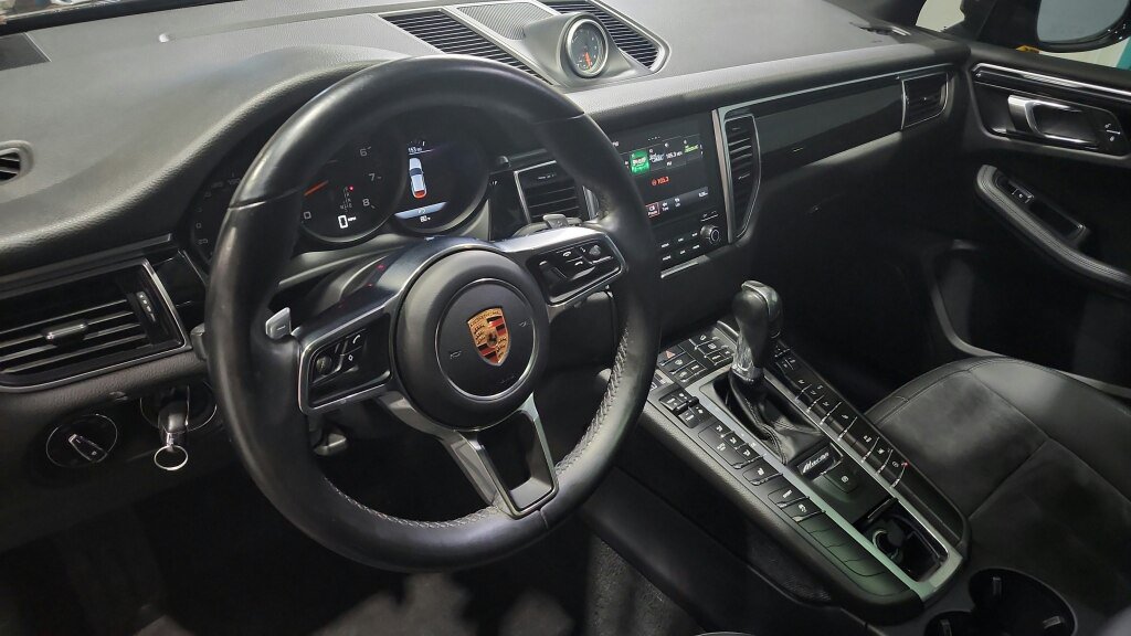 Used 2018 Porsche Macan AWD/4WD image 24