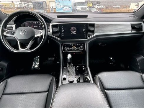 Used 2022 Volkswagen Atlas Cross Sport SE image 16