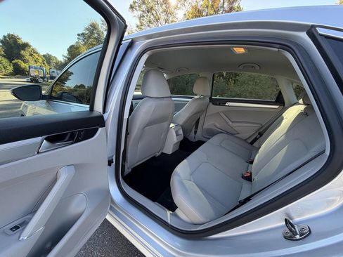 Used 2017 Volkswagen Passat 1.8T S image 13