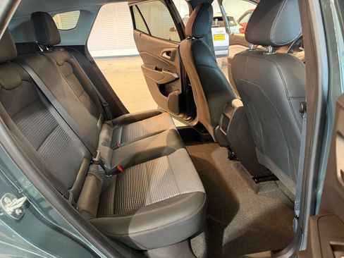 Used 2025 Chevrolet Trax LT FWD image 36
