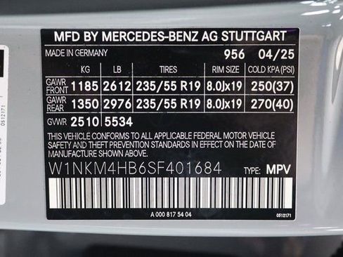 Used 2025 Mercedes-Benz GLC 300 4MATIC image 33