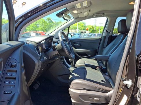 Used 2022 Chevrolet Trax LT w/ Driver Confidence Package AWD/4WD image 14