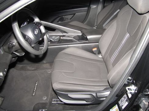Used 2025 Hyundai Elantra Sport FWD image 8