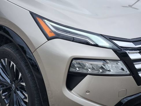 Used 2025 Nissan Rogue Platinum FWD image 9