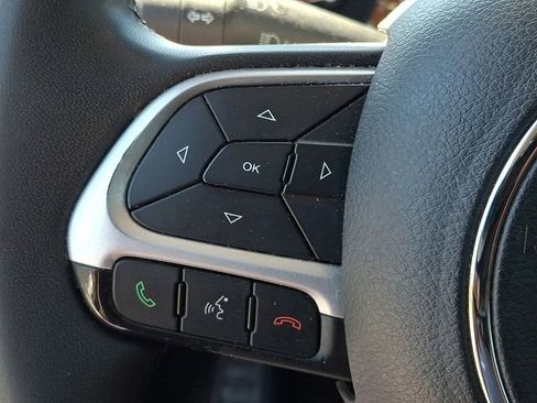 Used 2021 Jeep Renegade Latitude FWD image 17
