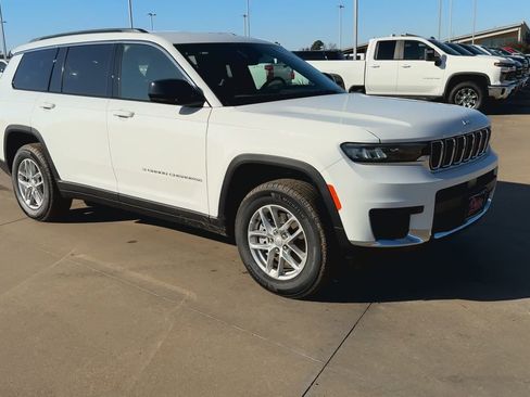 New 2025 Jeep Grand Cherokee L Laredo w/ Luxury Tech Group I RWD image 3