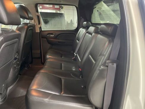 Used 2011 Chevrolet Avalanche LTZ image 23