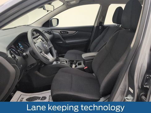 Used 2020 Nissan Rogue Sport S FWD image 4