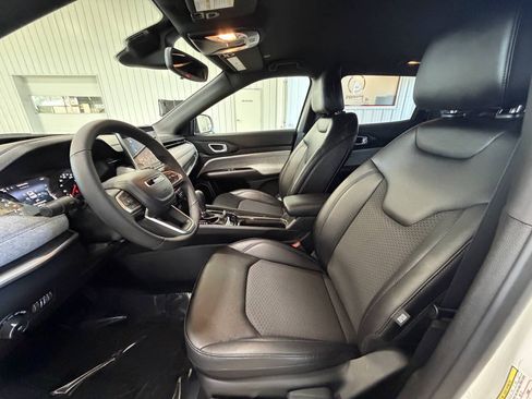 Used 2024 Jeep Compass Latitude AWD/4WD image 10