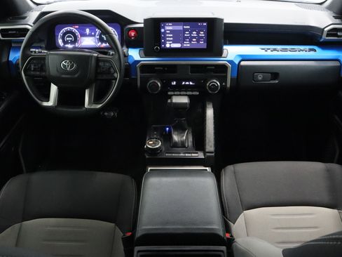 Certified 2025 Toyota Tacoma TRD Off-Road AWD/4WD image 30