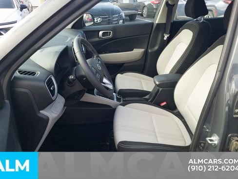 Used 2023 Hyundai Venue SEL image 7