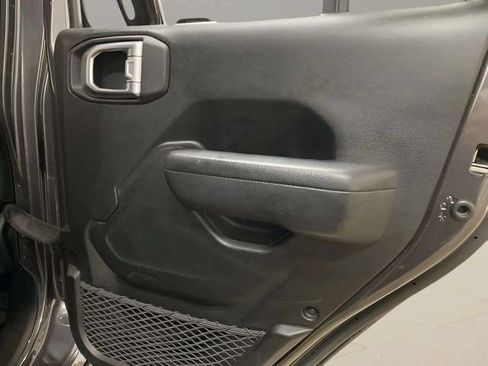 Used 2025 Jeep Wrangler Unlimited Rubicon AWD/4WD image 69