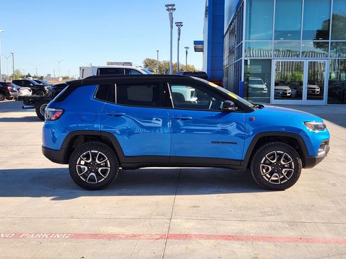 New 2025 Jeep Compass Trailhawk image 7