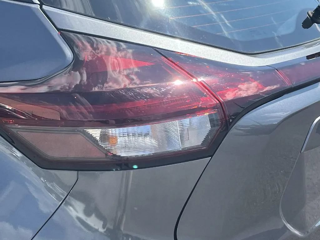 Used 2024 Nissan Kicks S FWD image 10