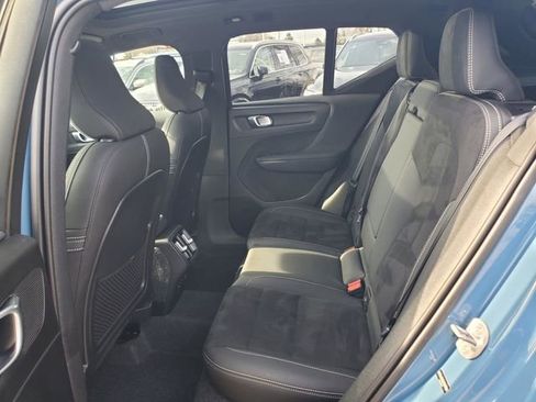 Certified 2025 Volvo XC40 B5 Plus AWD/4WD image 28