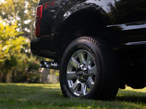 Used 2019 Ford F250 Platinum w/ Platinum Ultimate Package image 4