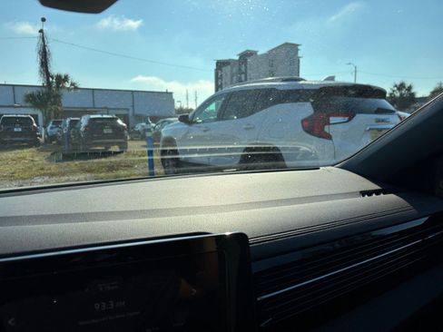 Used 2025 Volkswagen Jetta Sport image 10