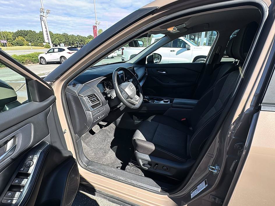 Certified 2025 Nissan Rogue SV AWD/4WD image 18