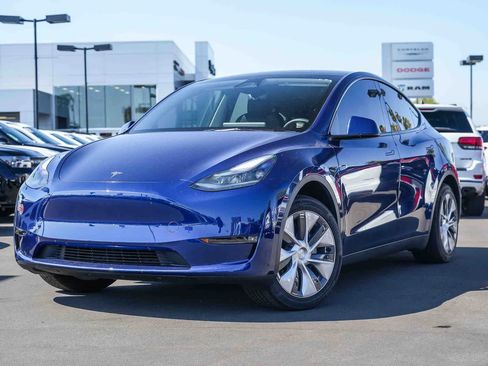 Used 2023 Tesla Model Y 2WD image 1