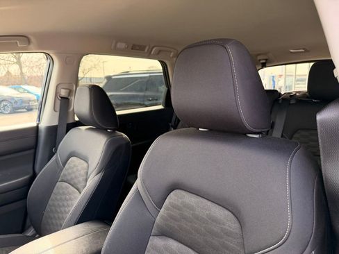 Used 2024 Nissan Pathfinder SV image 11