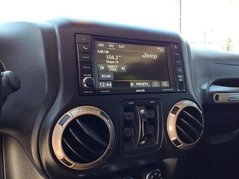 Used 2016 Jeep Wrangler Unlimited Sahara AWD/4WD image 16