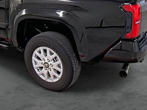 Used 2025 Toyota Tacoma SR5 AWD/4WD image 9