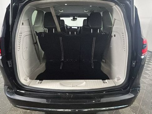 Used 2023 Chrysler Pacifica Touring-L FWD image 27