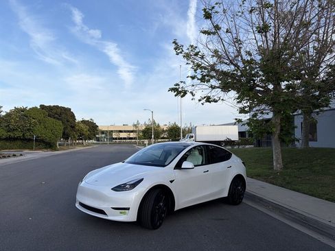 Used 2023 Tesla Model Y Performance AWD/4WD image 33