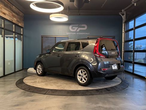 Used 2022 Kia Soul LX w/ Technology Package FWD image 5