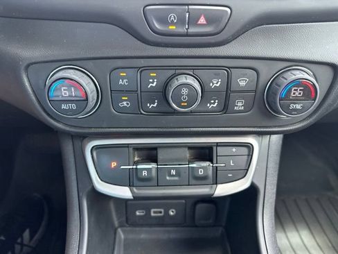 Used 2022 GMC Terrain SLE w/ Driver Convenience Package FWD image 21