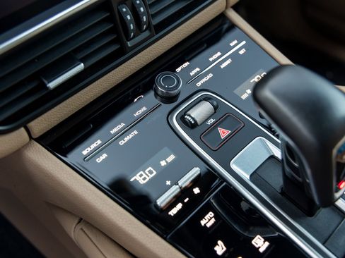 Certified 2023 Porsche Cayenne S image 36