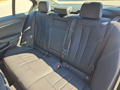 Certified 2023 BMW 530i w/ Premium Package image 15